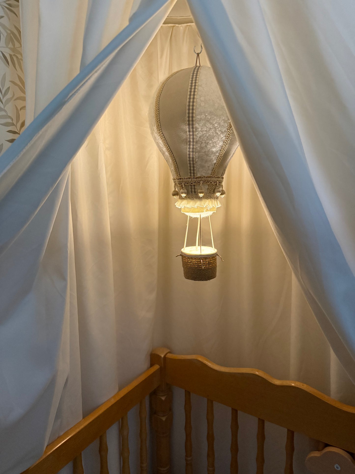 Hot air balloon night light. Nursery and children’s decor