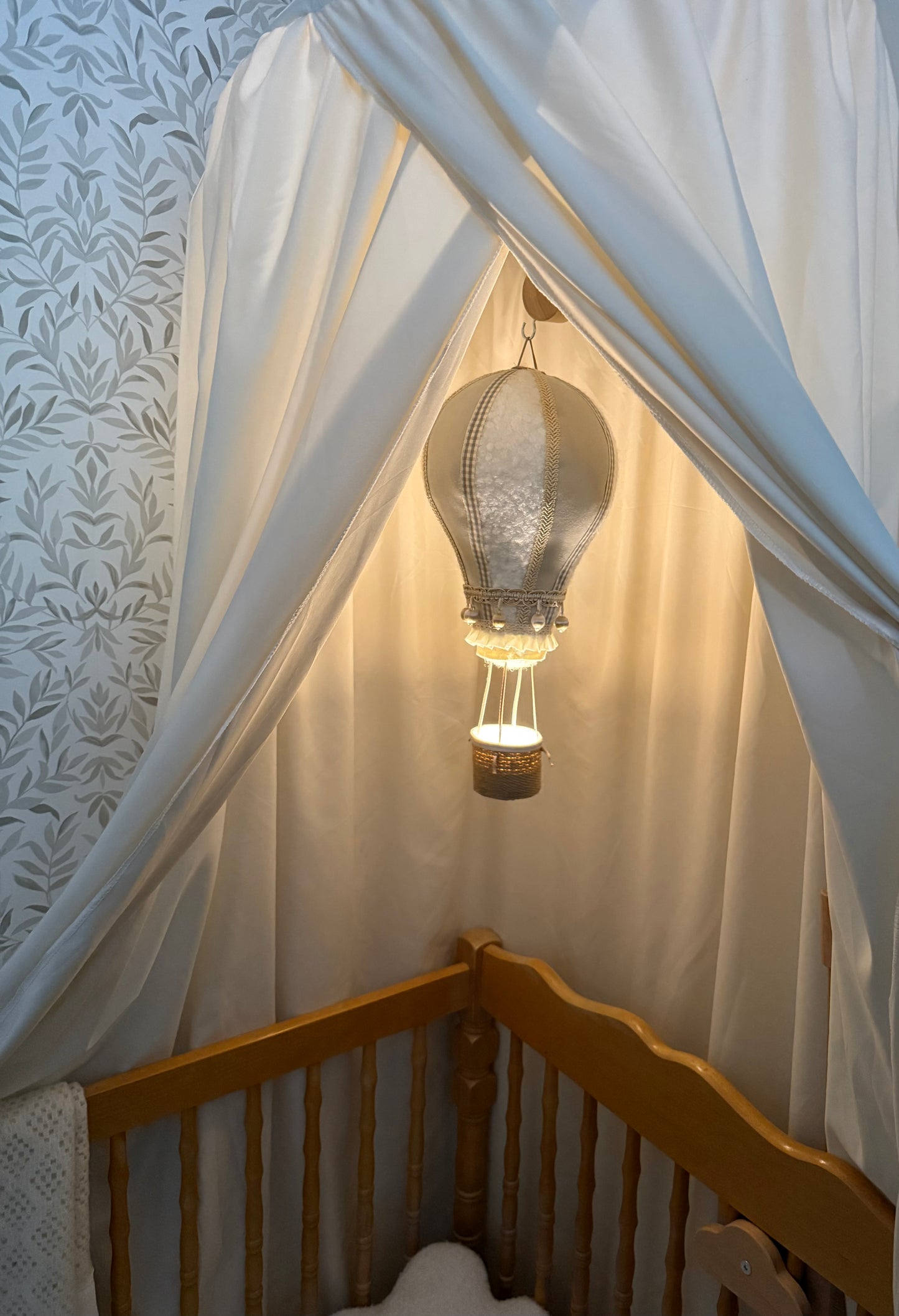 Hot air balloon night light. Nursery and children’s decor